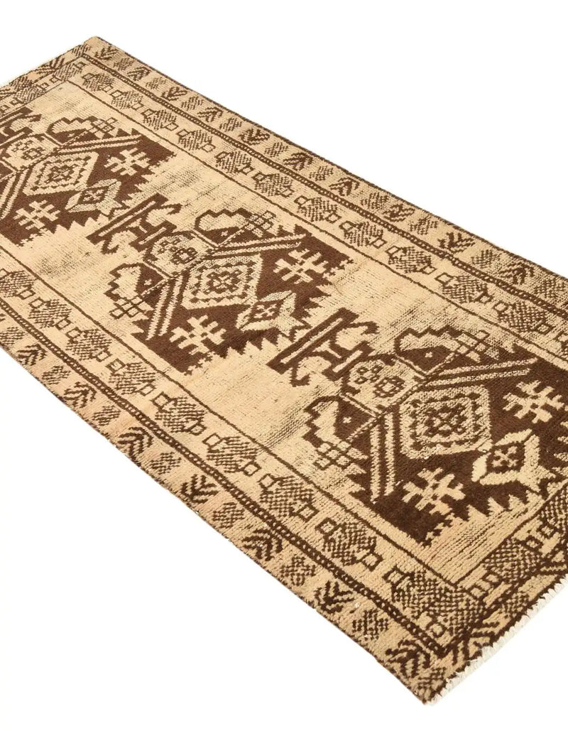 Yadiel Eye-catching Area Rug